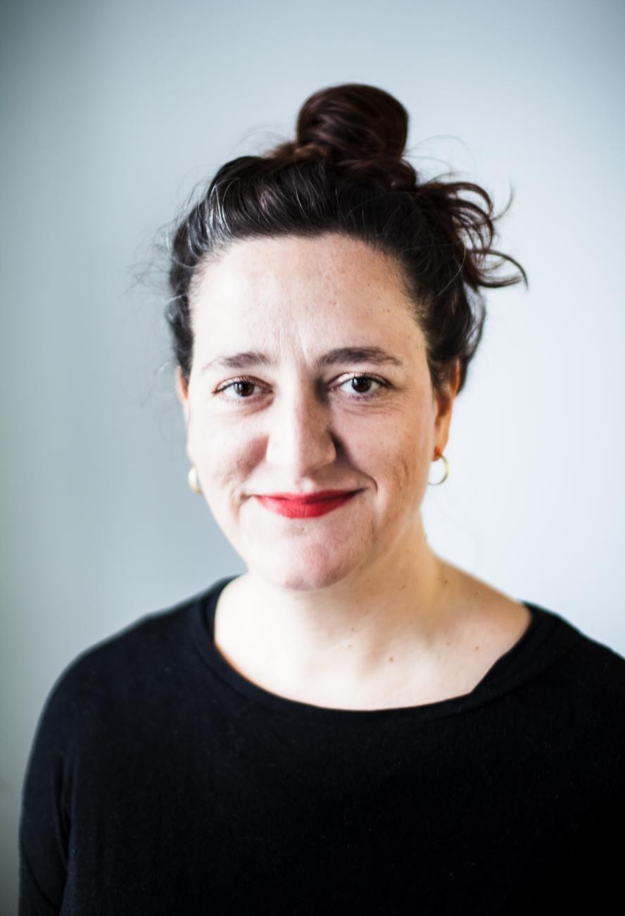 Regie Mia Constantine