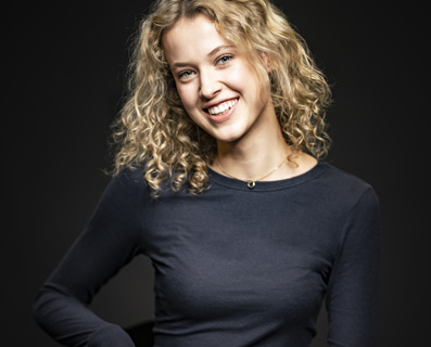 Auszubildende Julia Precht